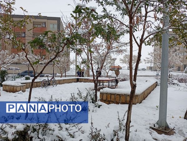 سپیدی بر چهره نیشابور، لبخند پاییز بر دیار فیروزه‌ای