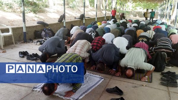 اولین نماز جماعت پایه دهمی ها همراه با کادر دبیرستان شاهد ابوذر غفاری 