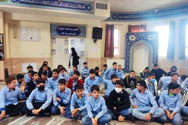 معاینات پزشکی دانش‌آموزان مدرسه انصارالمهدی قرچک