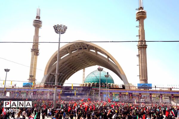 وداع با پیکر مطهر امام شهید در مصلای تهران