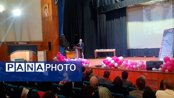 جشن پایان سال تحصیلی در دبیرستان نمونه دولتی آیت الله خامنه ای کاشمر