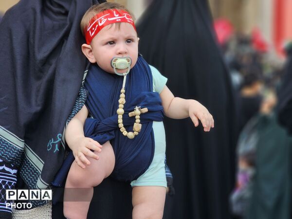 قاب ماندگار عشق؛ وداعی تاریخی در مصلی امام خمینی(ره)