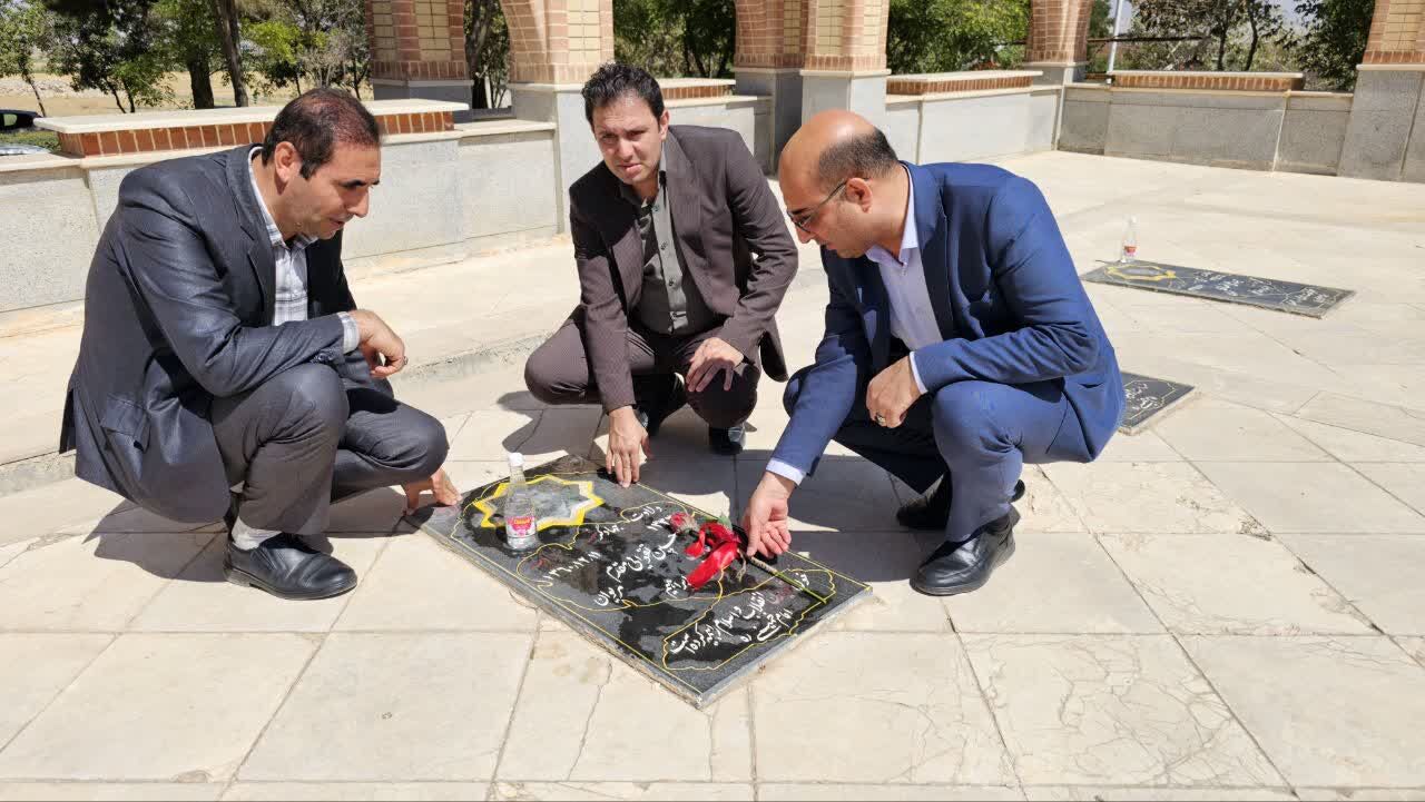 غبارروبی گلزار شهدای شهرستان فاروج 