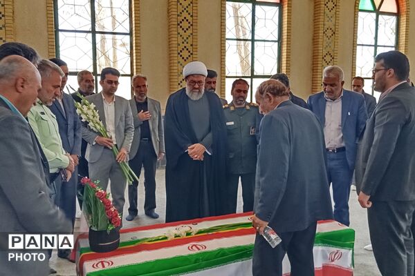 در سایه نام معلم؛ تجدید احترام به شهدای فرهنگی در گلزار مطهر شهدا شهر بن
