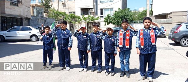 معلم شهید، آبروی محله 