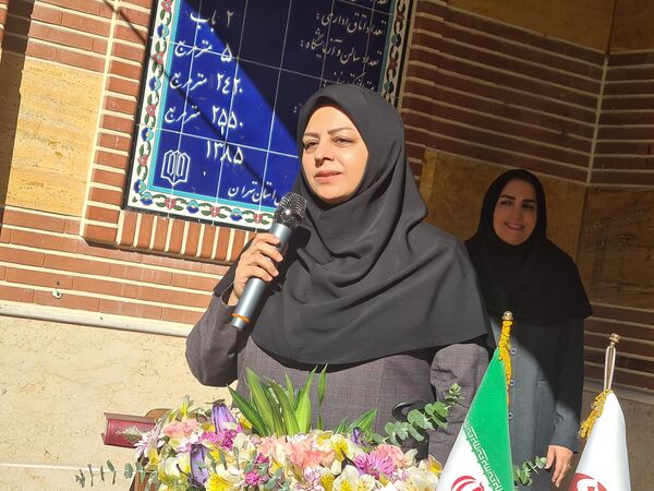 آئین نواختن زنگ مهر در دبیرستان دخترانه فرهنگ ۱۳ 