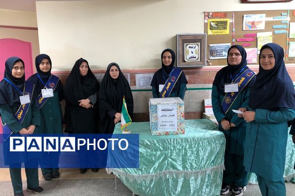 برگزاری انتخابات همیار مشاور در آموزشگاه شاهد نجمه ناحیه دو شهرری 