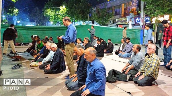 خواندن نماز استغاثه در تجمعات شبانه ملایر