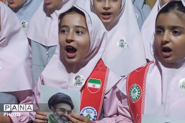 اجتماع مردم اسلامشهر و تقدیر از معلمان نمونه با حضور دانش‌آموزان پیشتاز