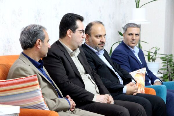 دیدار معاون پرورشی و فرهنگی وزیر آموزش و پرورش با خانواده معلم شهید «عبدالله برزگر»