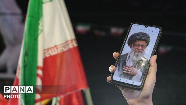 خدای او با ماست