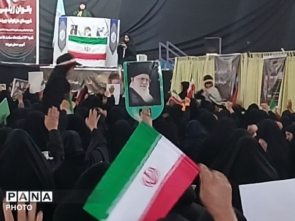 بیعت بانوان جیرفت‌زمین با رهبر انقلاب اسلامی