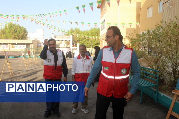 نواختن زنگ آغاز سال تحصیلی ۱۴۰۴-۱۴۰۵ در بوشهر