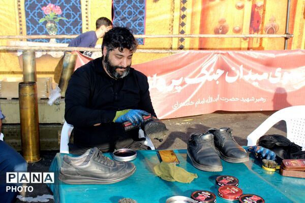همدلی خادمان در موکب امام خامنه‌ای