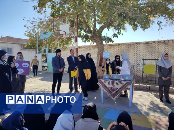 شور و هیجان در حیاط مدرسه