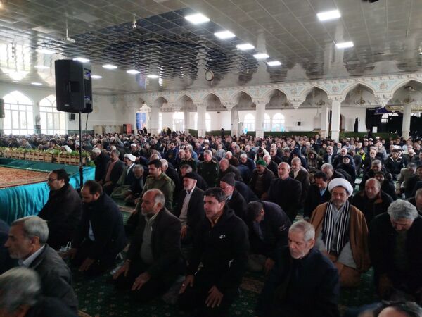 نماز جمعه شهرستان کاشمر با حضور پر رنگ مردم ترشیز کهن برگزار شد 