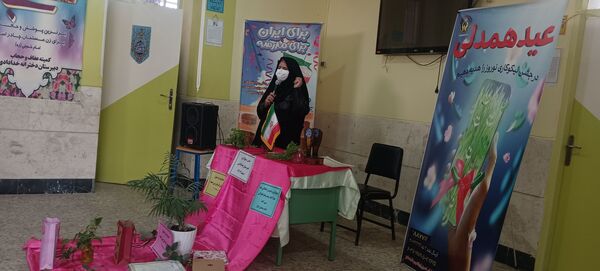 نواختن زنگ احسان و نیکوکاری در دبیرستان دوره اول دخترانه خدادای شهرستان نطنز 