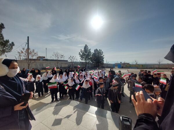 جشن انقلاب در مدرسه صغری عبداللهیان  روستای کاریزک خلیل آباد