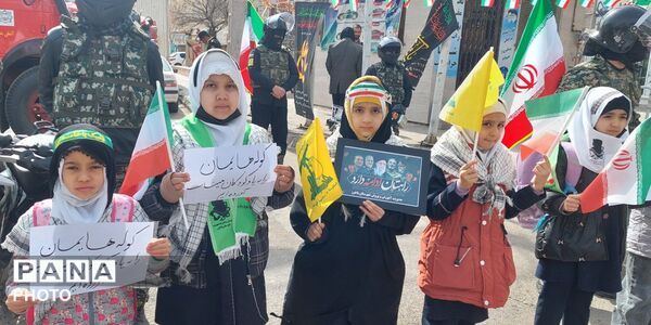 حضور حماسی فرهنگیان، دانش آموزان و مردم ولایت مدار در راهپیمایی روز جهانی قدس 