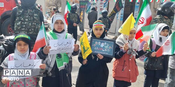 حضور حماسی فرهنگیان، دانش آموزان و مردم ولایت مدار در راهپیمایی روز جهانی قدس 