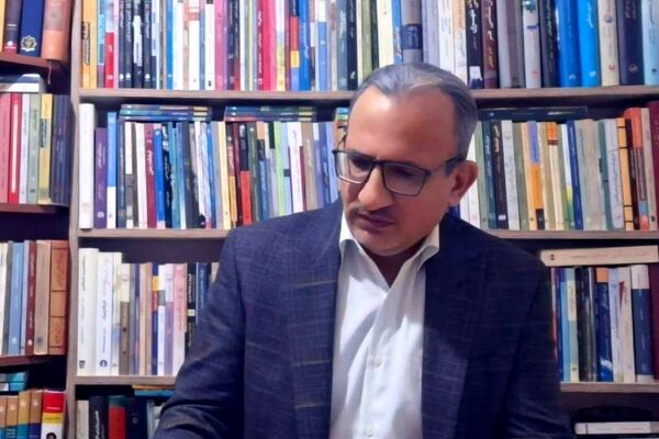 ما می‌توانیم از طریق ادبیات و هنر، افق ذهنی‌مان را گسترش دهیم
