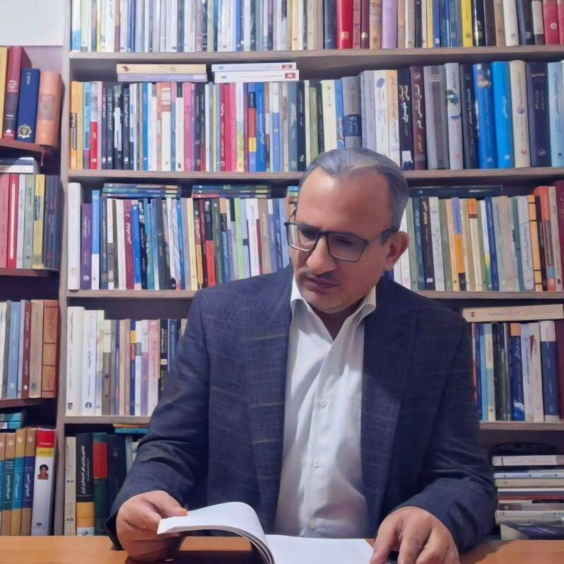 ما می‌توانیم از طریق ادبیات و هنر، افق ذهنی‌مان را گسترش دهیم