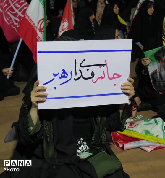 جشن و نورافشانی آسمان میدان جمهوری اسلامی تهران به مناسبت جشن ازدواج پیامبر اکرم(ص) و حضرت خدیجه(س)