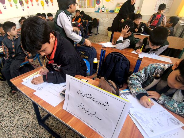 مرحله آموزشگاهی جشنواره دست نوشته‌های طلایی در دبستان شهید پسندیده فدافن
