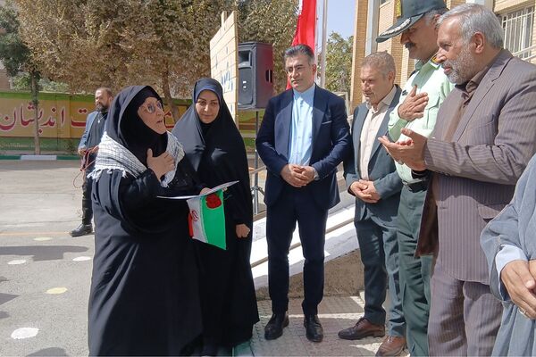 آیین بازگشایی مدارس با حضور نماینده مجلس شورای اسلامی در کهریزک 