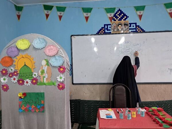 جشن مبعث در مدرسه شهید معظم شهرستان قدس