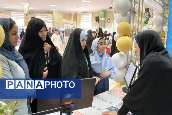 برگزاری نمایشگاه دستاوردهای دانش آموزان مدارس حکمت نبوی. ناحیه دو شهرری 