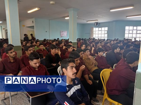 جشن ستارگان و تجلیل از پذیرفته شدگان کنکور ۱۴۰۴ دبیرستان نمونه آیت‌الله خامنه‌ای 