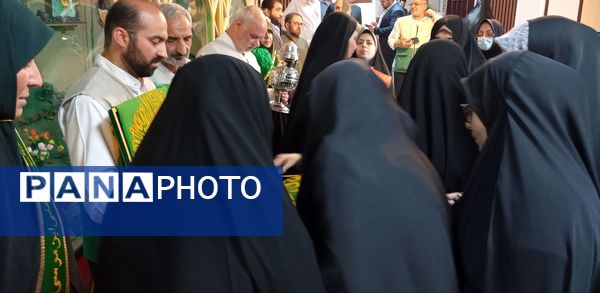 حضور خادمین حرم مطهر امام رضا (ع) به‌مناسبت دهه کرامت و هفته معلم در اداره آموزش و پرورش منطقه ۱۹