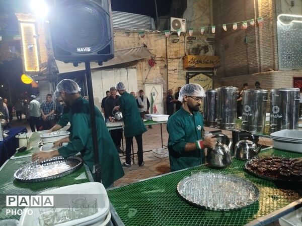 ‌گذری بر چایخانه فاطمه الزهرا در ششمین شب از مراسم عزاداری امام حسین در حسینیه امام خمینی 