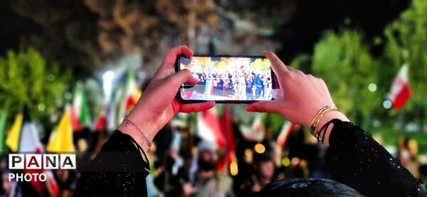 مرزنشینان ایستاده اند مانند زاگرس