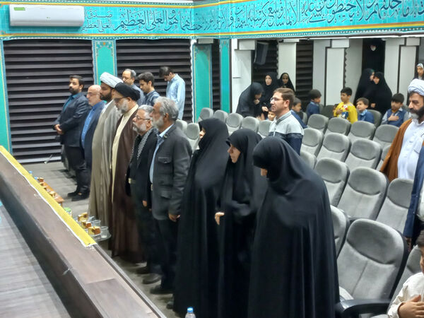 بهره‌برداری از زمین چمن مصنوعی مدرسه «بهار نور معرفت» در قم