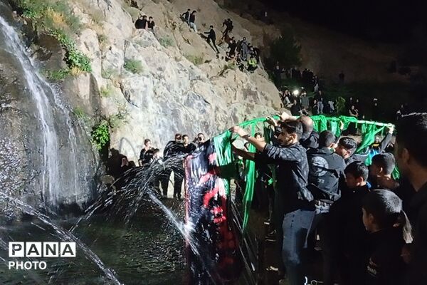 علم‌ها در دل آب