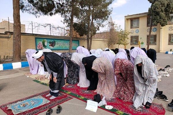 اقامه نماز باران در دبیرستان شهید مجید دهنوی نیشابور 