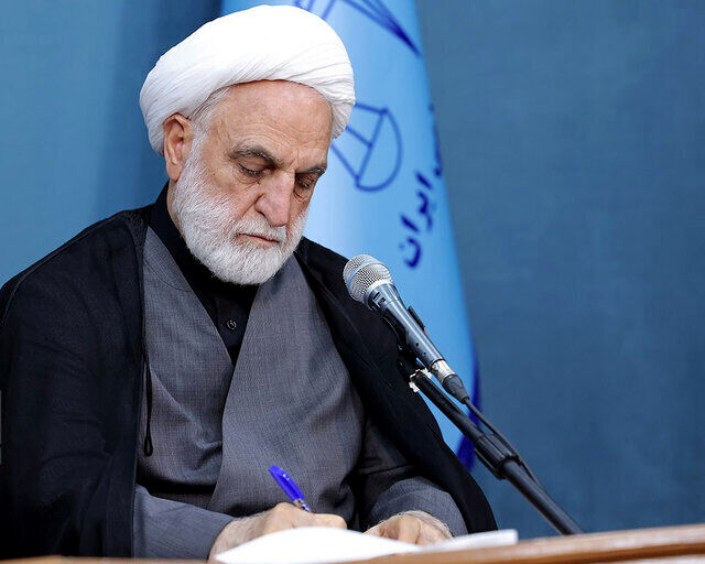 دشمن نمی‌تواند برای ما تصمیم بگیرد و زمان تعیین کند