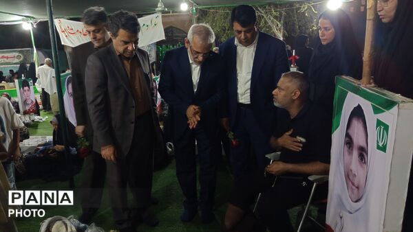 حضور معاون حقوق بشر وزیر دادگستری در گلزار شهدای شجره طیبه میناب