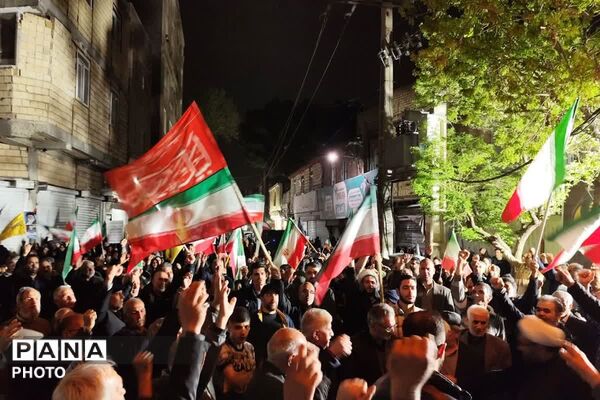 تجمع مردمی شهر صباشهر برای حمایت از رزمندگان اسلام