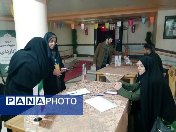 آیین افتتاحیه دوره تربیت مربی کاردان سازمان دانش‌آموزی استان قم