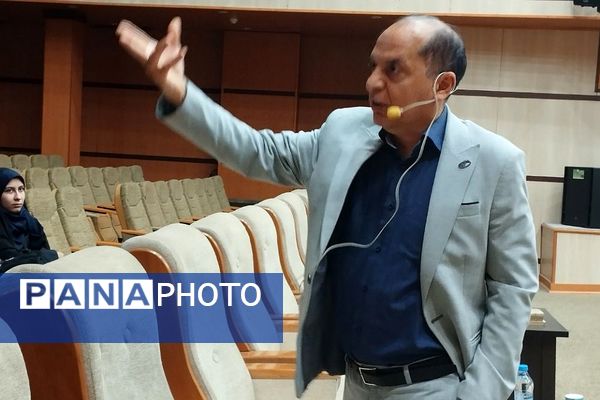 بازدید دانش‌آموزان ناحیه 2 بهارستان از کارخانه سرم‌سازی رازی