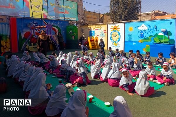 جشن قرآن و آموزش روان‌خوانی قرآن کریم در پیش دبستانی آشیانه 