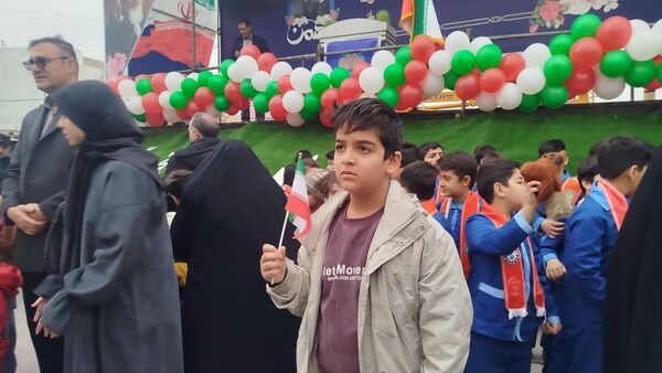از نوجوان تا کهنسال؛ همه اقشار نورآباد در صف‌های متحد راهپیمایی ۲۲ بهمن