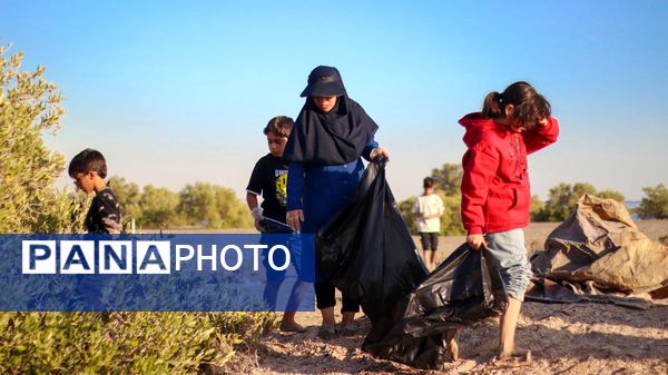 پاکسازی و کاشت نهال حرا در تالاب بندرخمیر