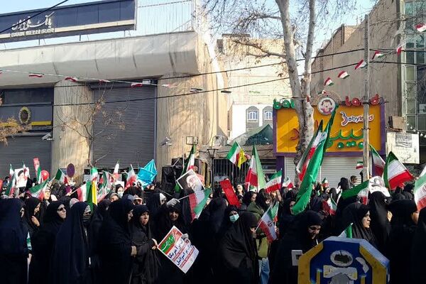 نمایش اقتدار و غیرت مردم ورامین در راهپیمایی ۲۲ بهمن