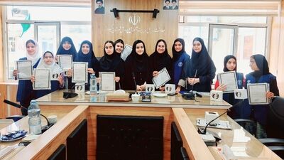قلمهای سبزِ پانا بر سکوی افتخار؛ تجلیل از دانش آموز خبرنگارانِ الیگودرز