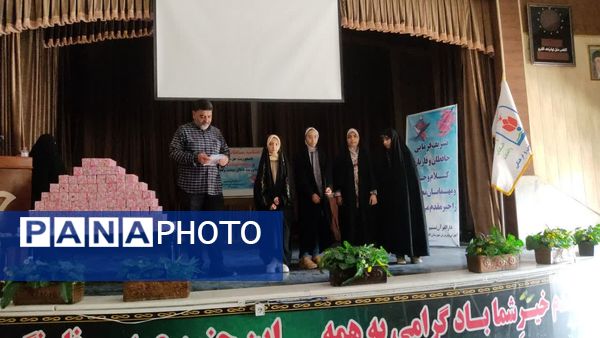 جلوه‌های معنوی اختتامیه مسابقات قرآنی دارالقرآن تسنیم کاشان