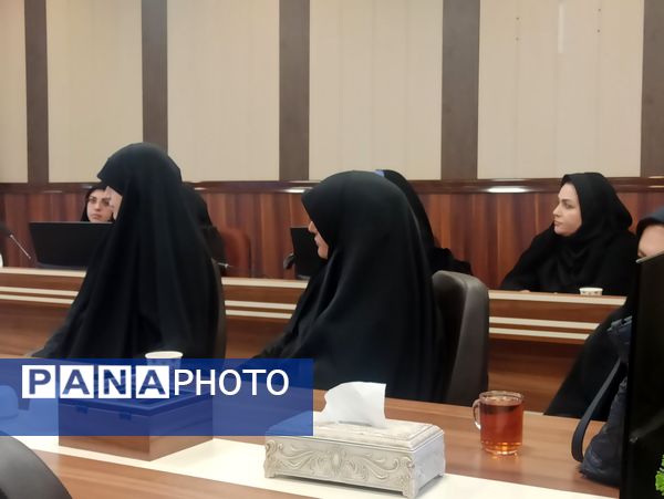 مراسم تقدیر از رابطین امور بانوان مدارس ناحیه یک شهرری